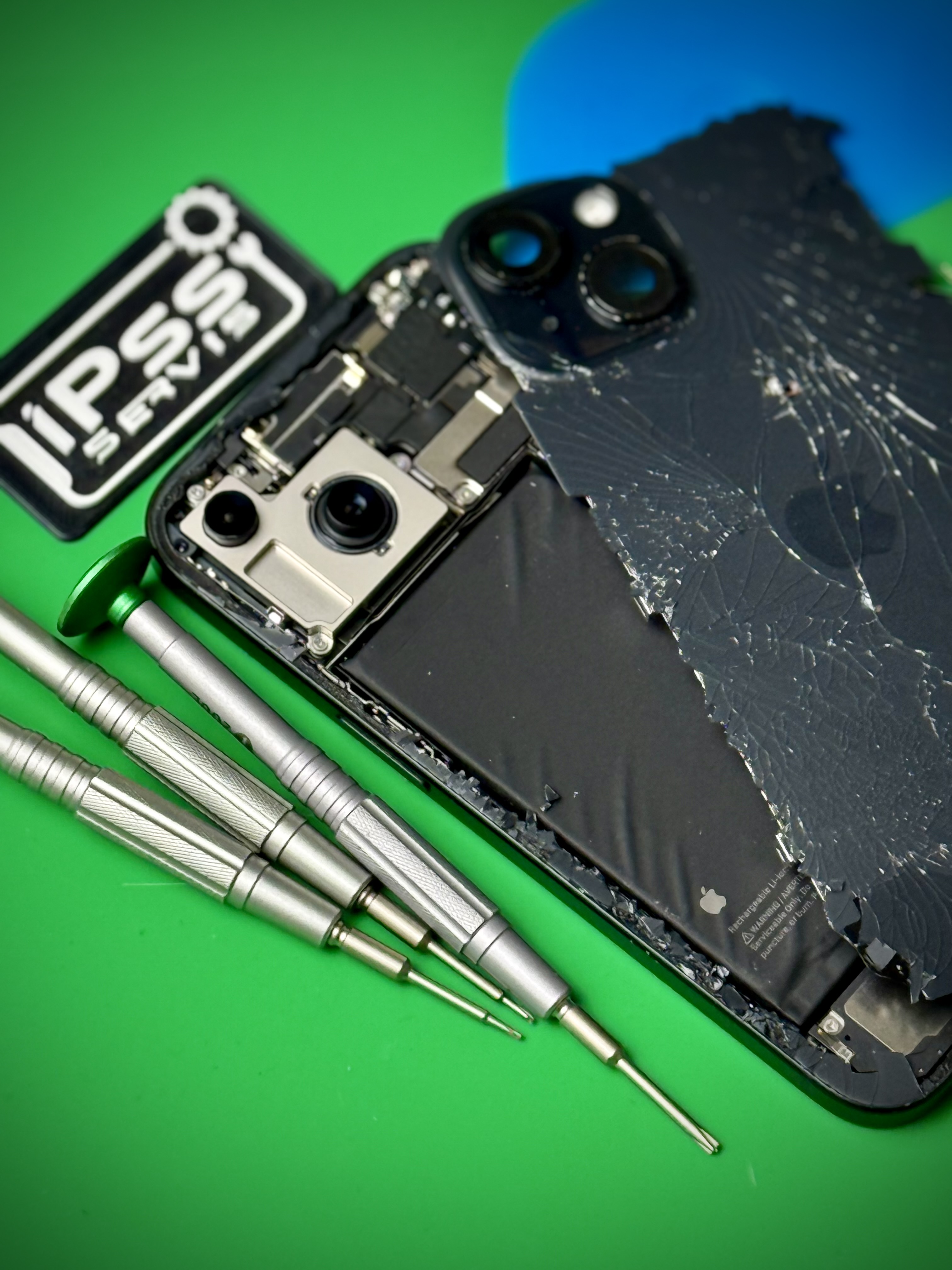 Menjava zaslona in baterije na iPhonu 15 - dvojno popravilo v eni uri